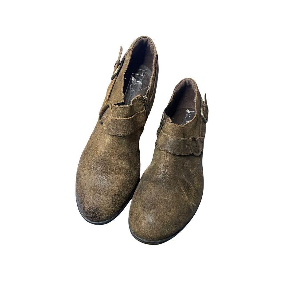 Born suede shoe boots with one inch heel.  Size 11  #0131
